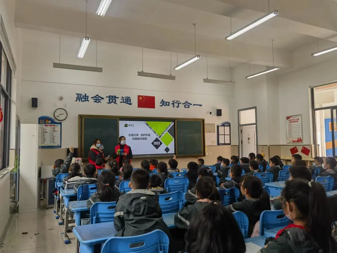 1679020859471510.jpg 華展貓先生,垃圾分類項目活動現場,智能垃圾分類廠家.jpg